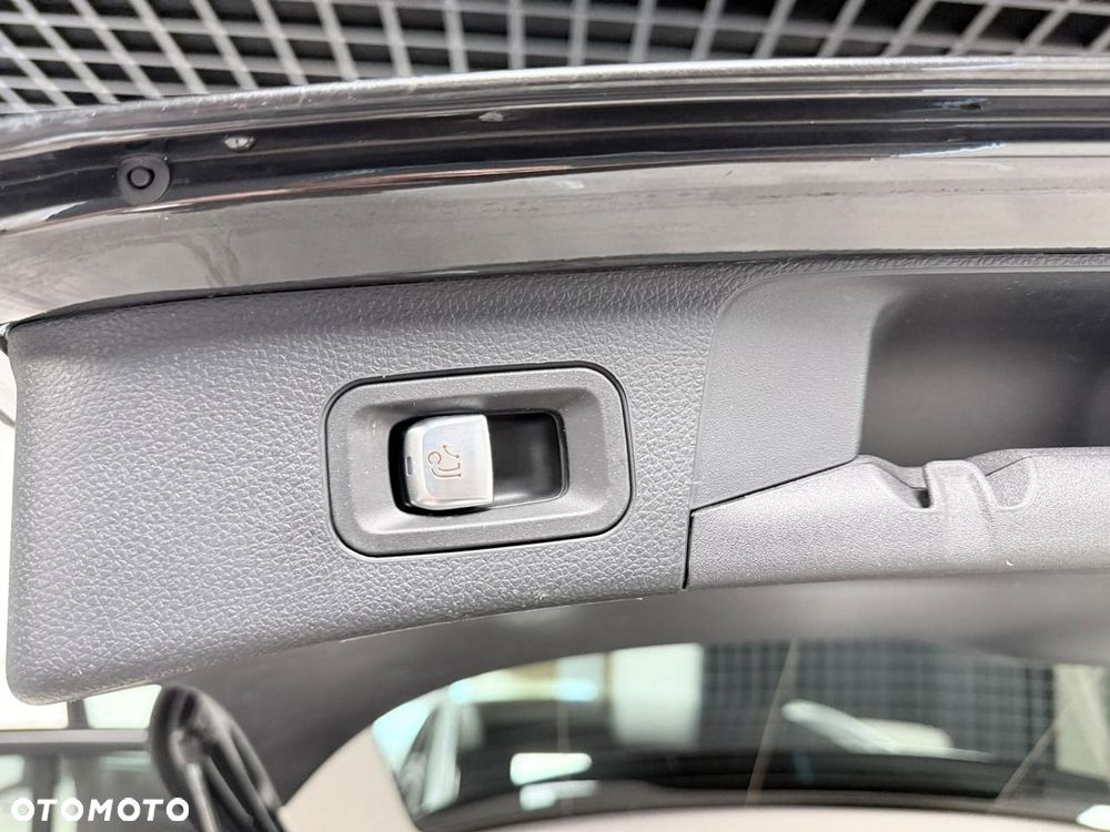 Mercedes-Benz Klasa C 300 de 9G-TRONIC Exclusive - 24