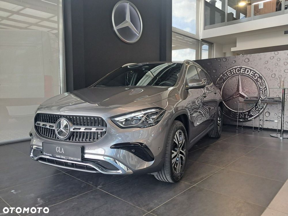 Mercedes-Benz GLA - 4