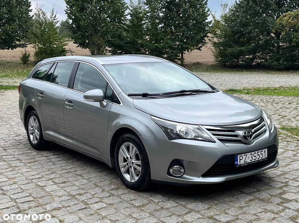 Toyota Avensis 2.0 D-4D Luna - 2