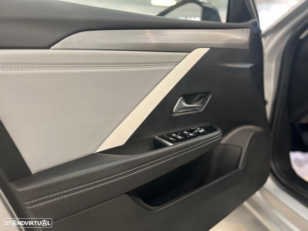 Opel Astra 1.2 T Elegance - 11