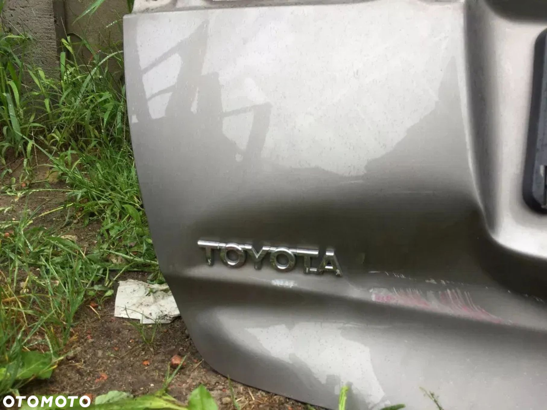 TOYOTA AURIS II KOMBI 2012-2018 KLAPA TYLNA TYŁ EMBLEMATY ZNACZKI HYBRID - 2