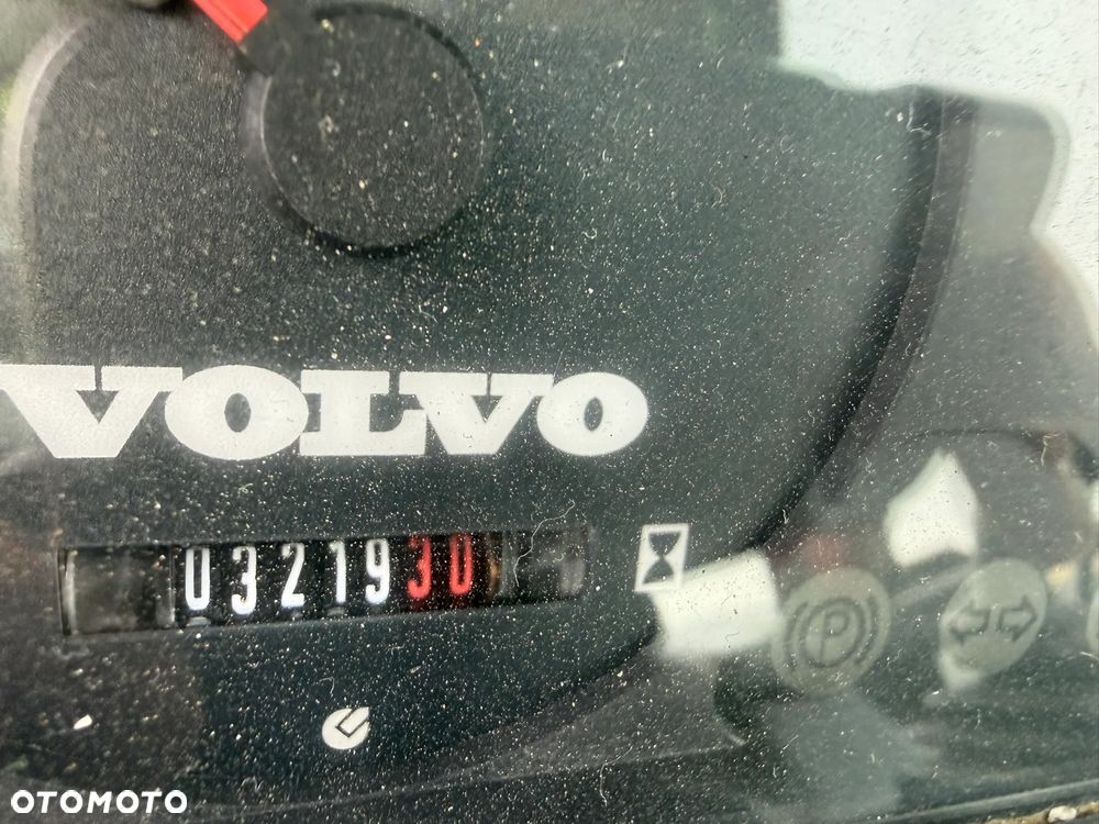 Volvo L 28 F - 12