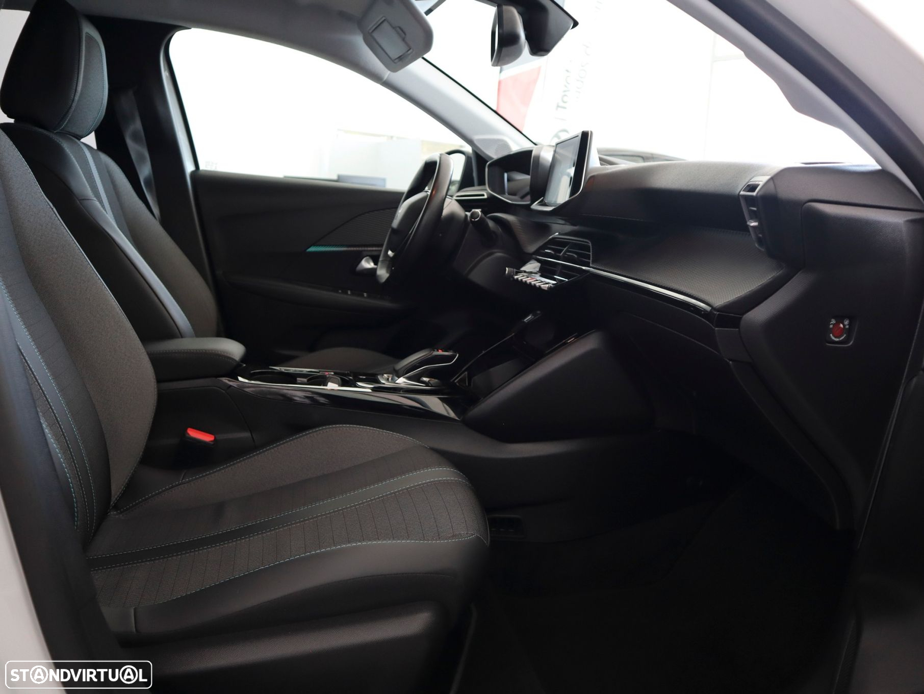Peugeot e-208 - 18