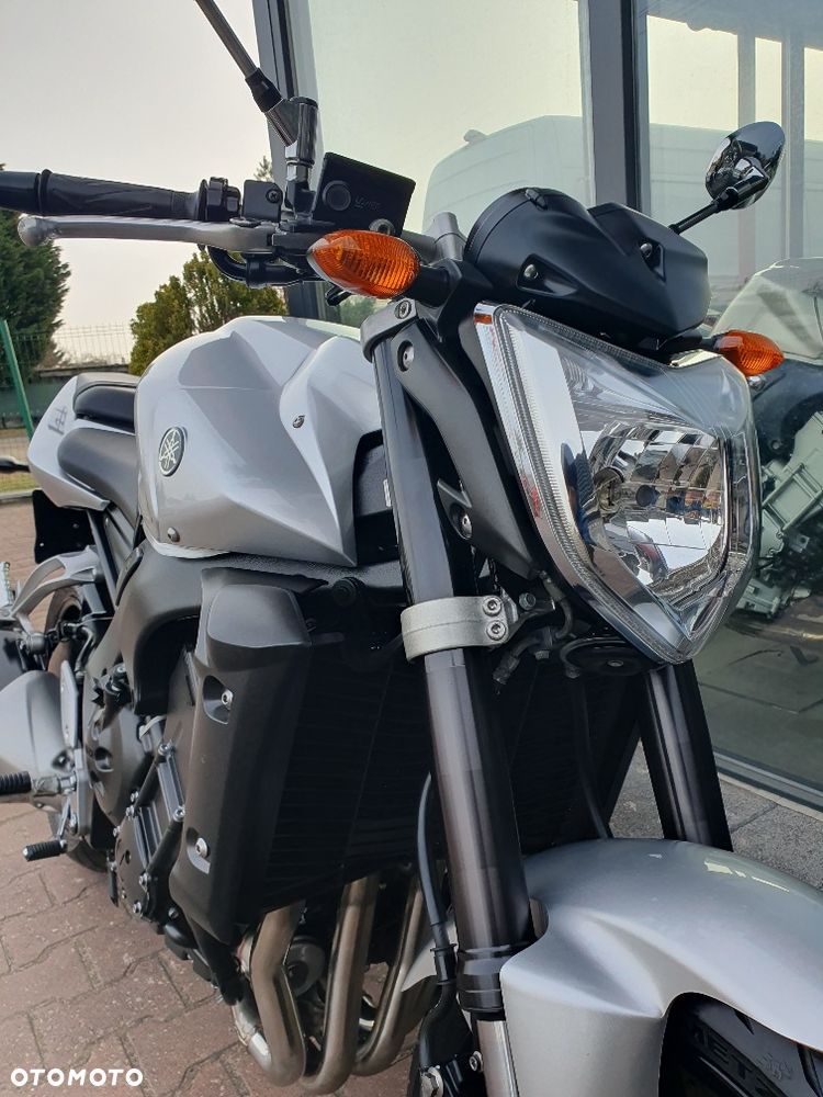 Yamaha FZ - 26