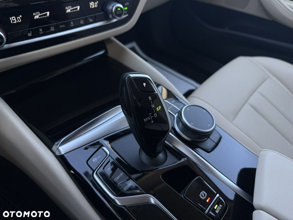 BMW Seria 5 518d mHEV Business Edition - 28