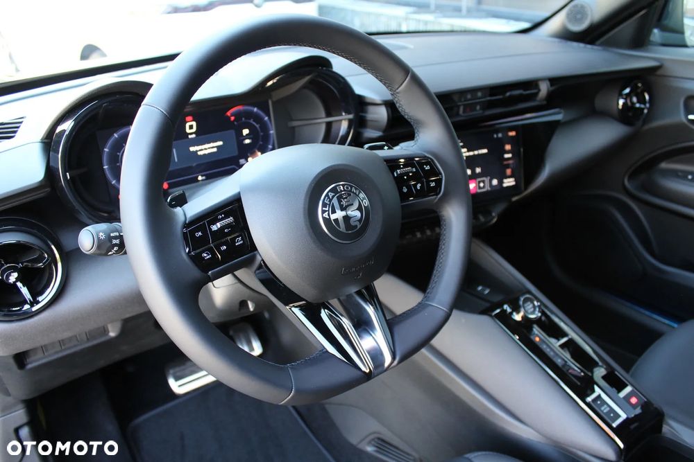 Alfa Romeo Junior 1.2 mHEV Ibrida Q4 eDCT - 12