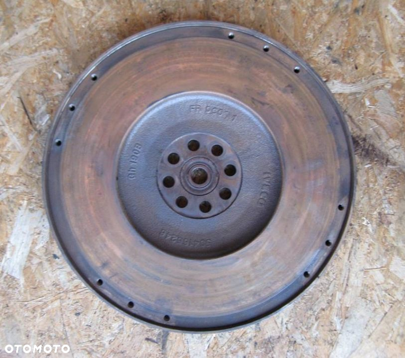 # IVECO STRALIS CURSOR 13 E5 KOŁO ZAMACHOWE 504165246 - 2
