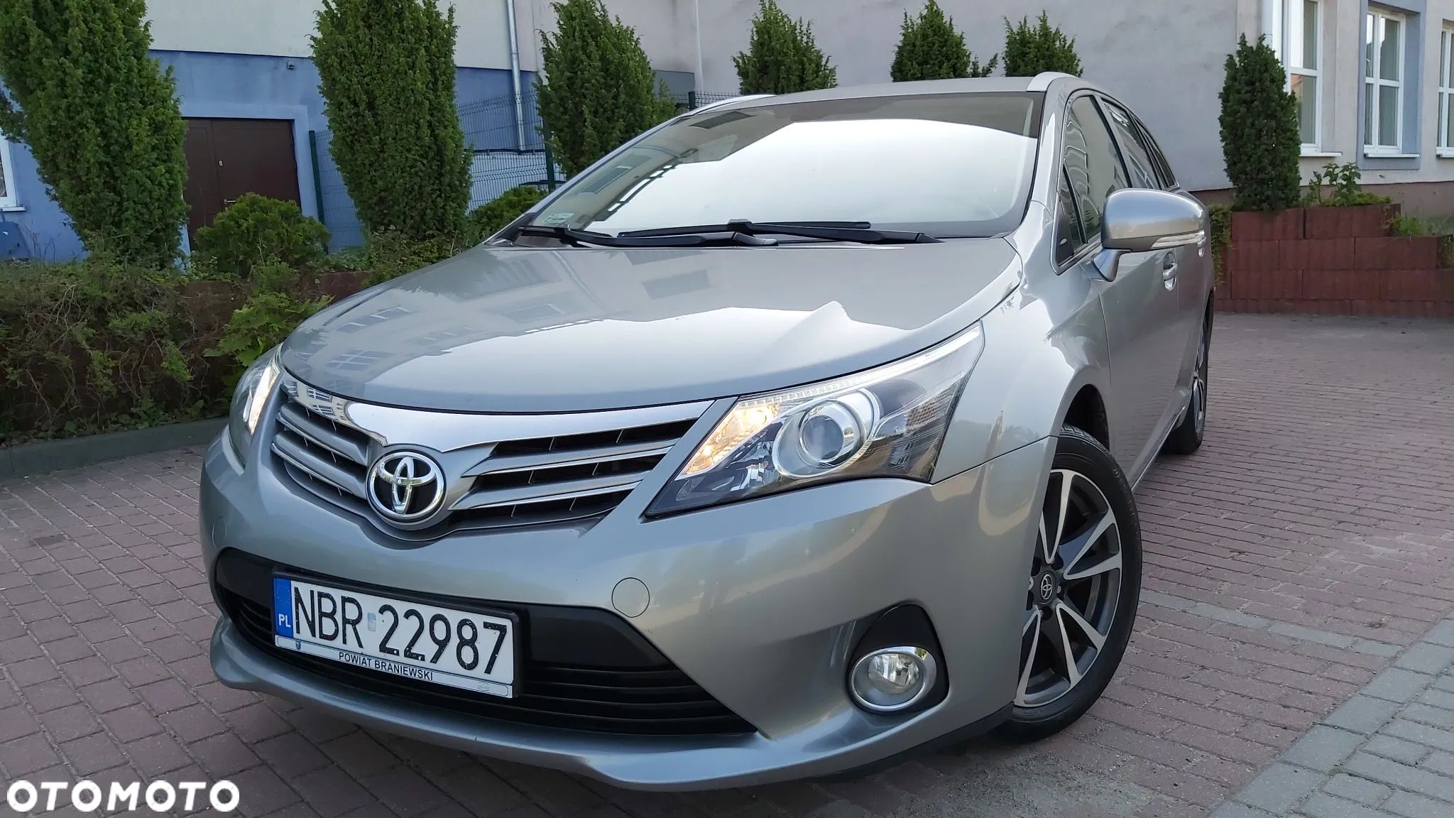 Toyota Avensis 2.0 D-4D Premium - 1