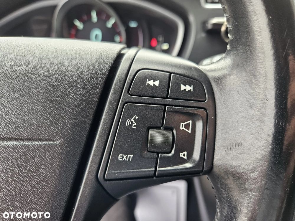 Volvo V40 D3 Momentum - 22