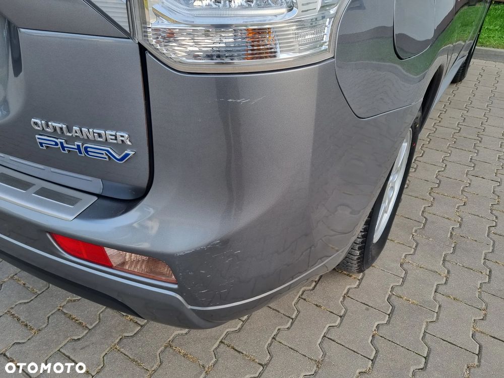 Mitsubishi Outlander Instyle NAVI + - 26
