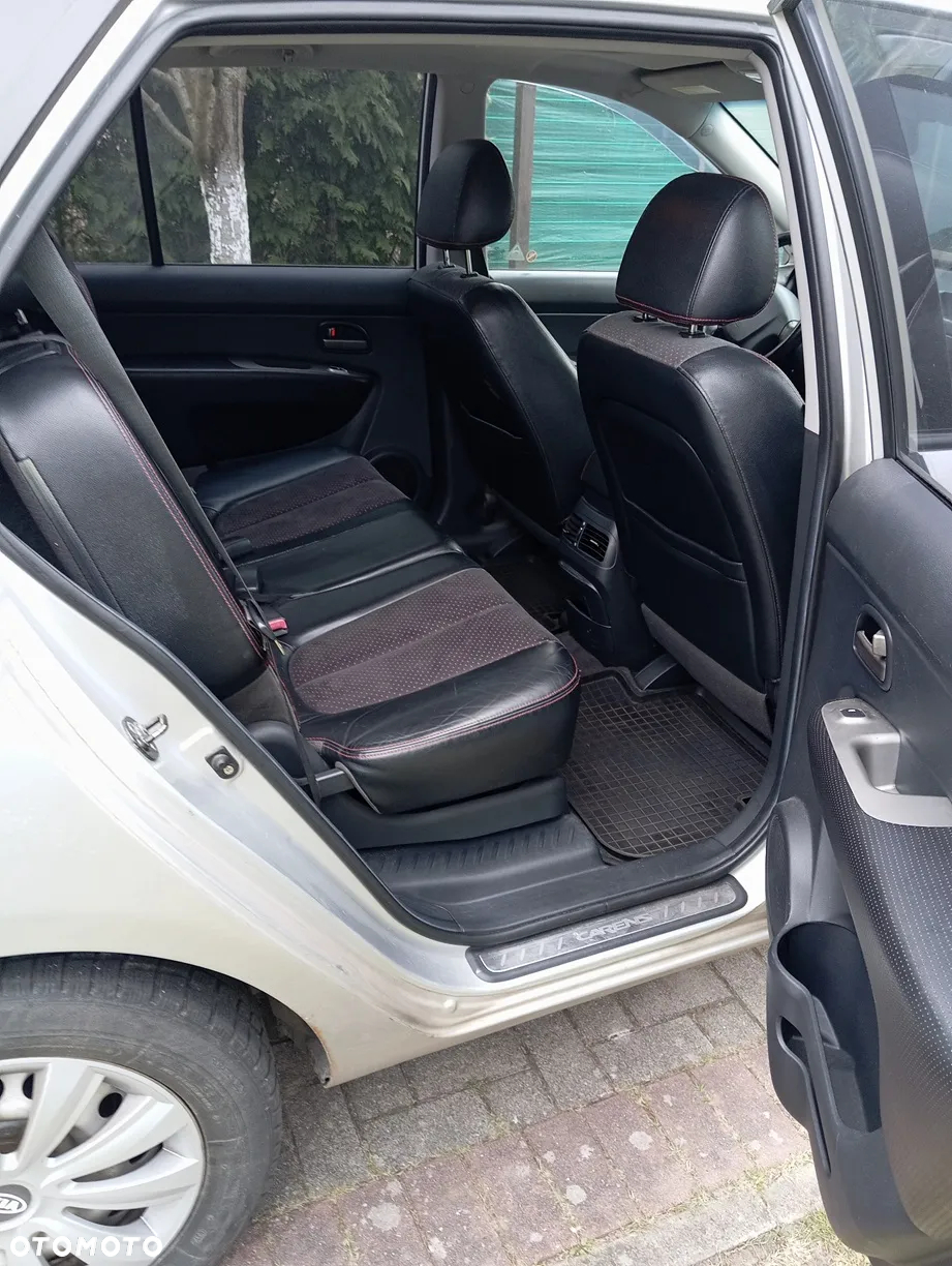 Kia Carens 2.0 EX - 10
