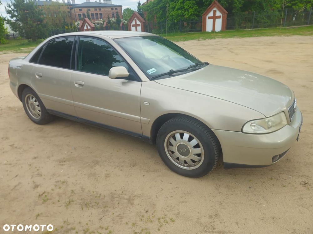 Audi A4 Limousine - 4
