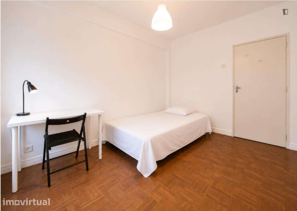Quarto - localizado em Estrela Lisbon - Grande imagem: 3/13