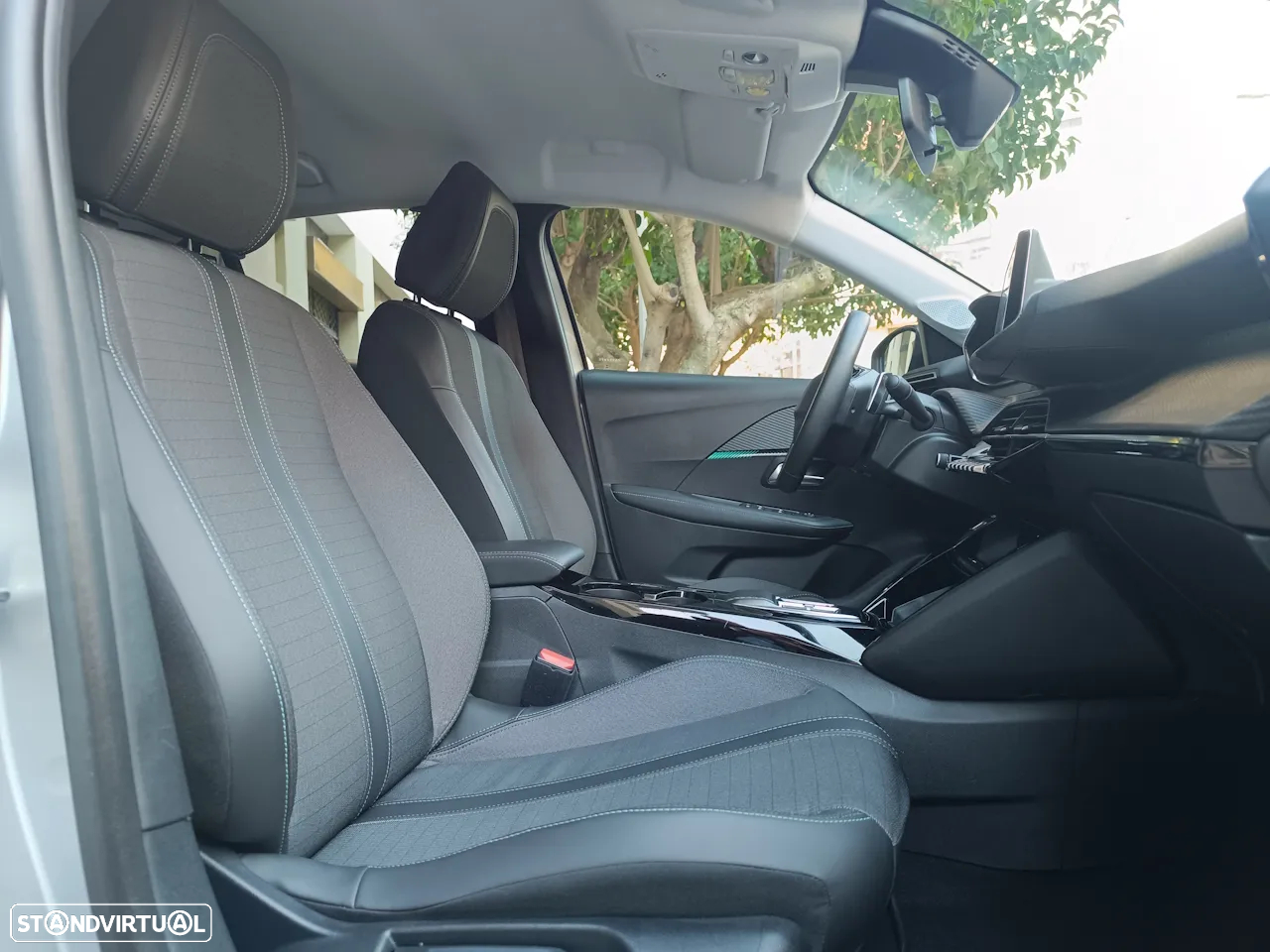 Peugeot 208 PureTech 100 EAT8 Allure - 18