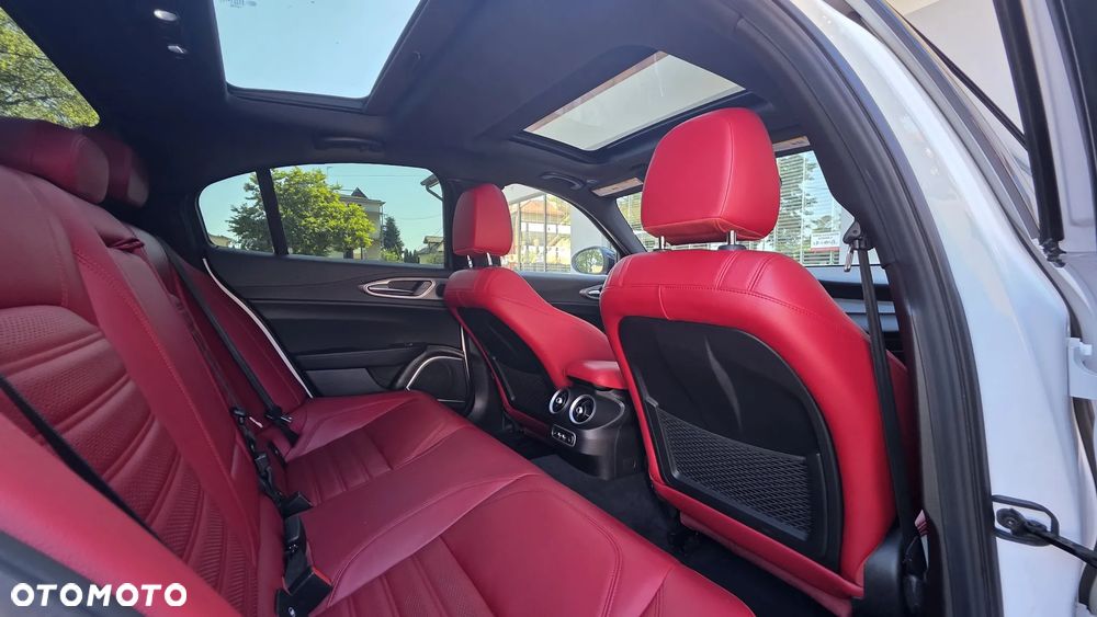 Alfa Romeo Giulia 2.0 Turbo 16V AT8 Veloce Ti - 18