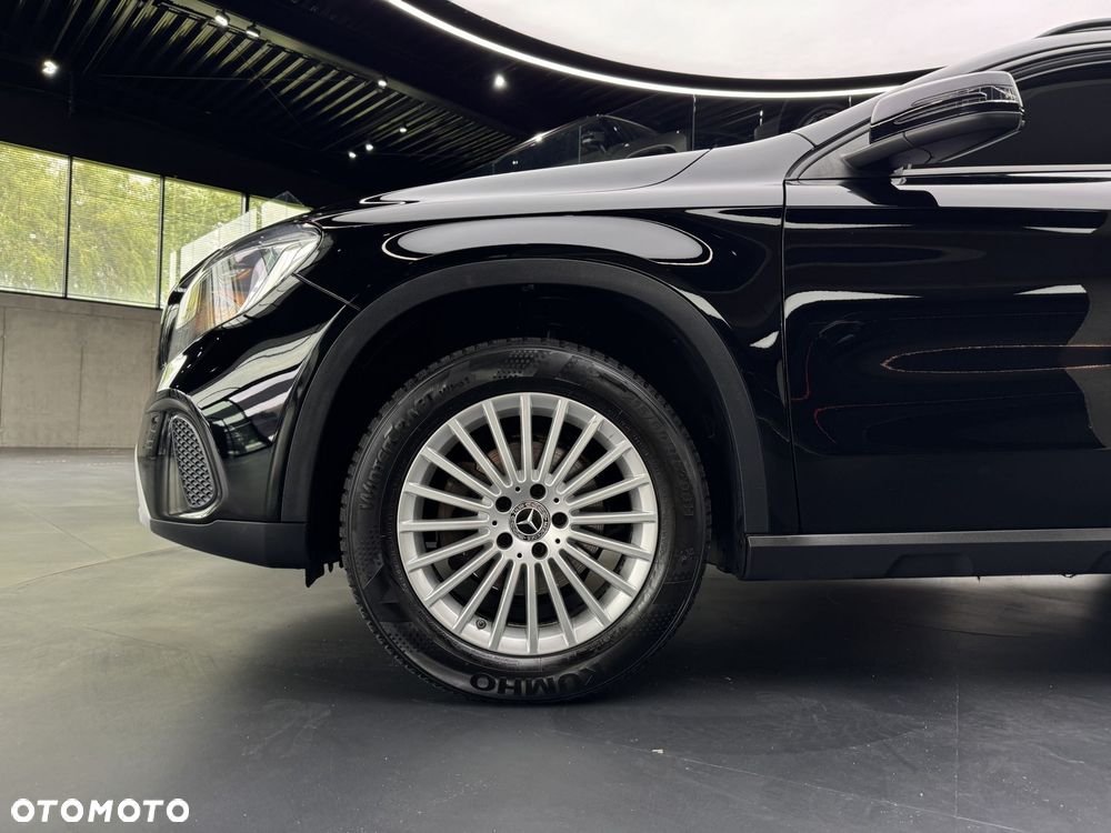Mercedes-Benz GLA 180 7G-DCT - 20