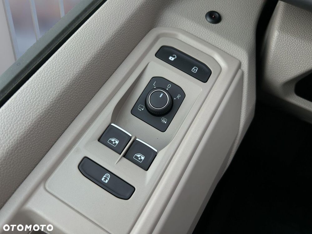 Volkswagen Multivan - 32