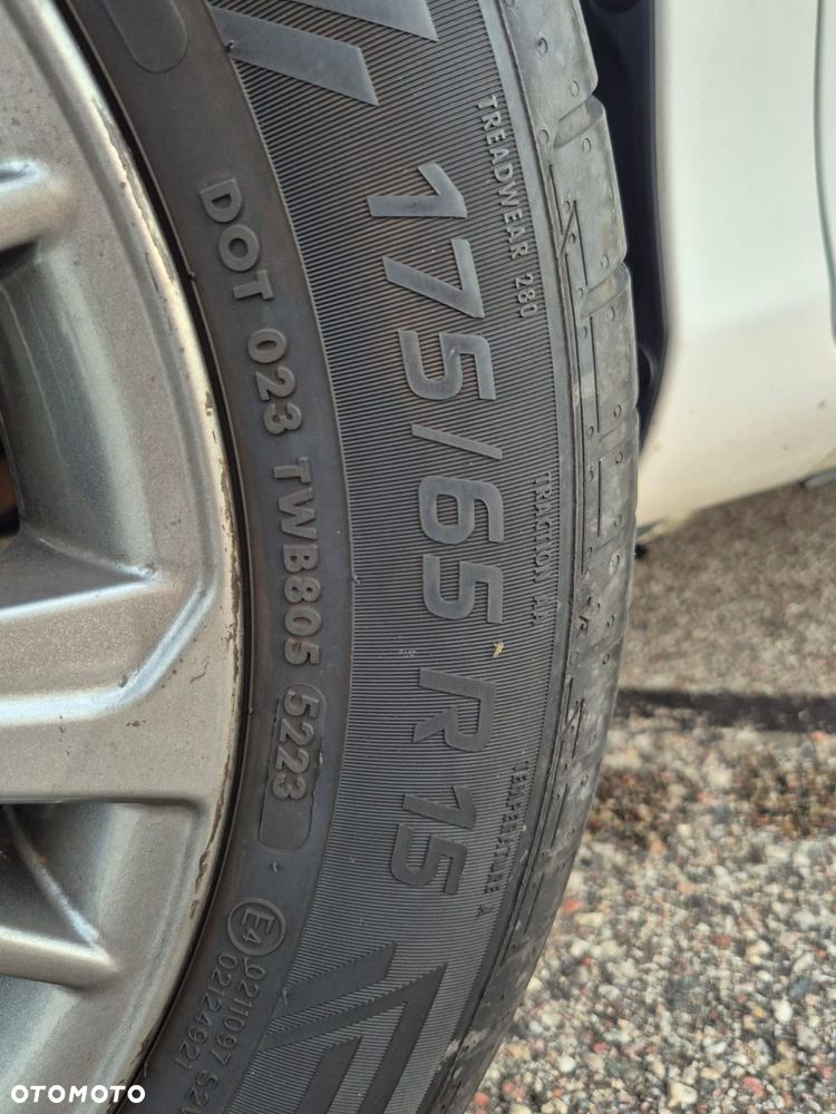 Toyota Yaris 1.5 Premium - 15