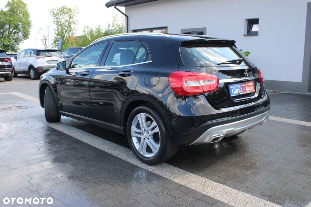 Mercedes-Benz GLA - 4