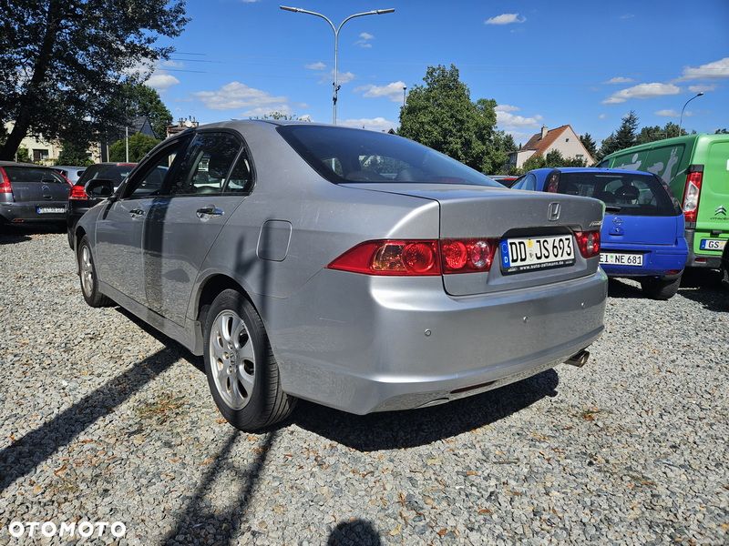Honda Accord 2.0 Executive - 12