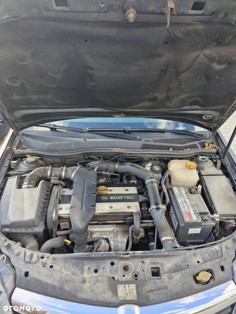 Opel Astra III GTC 2.0 T Cosmo - 18