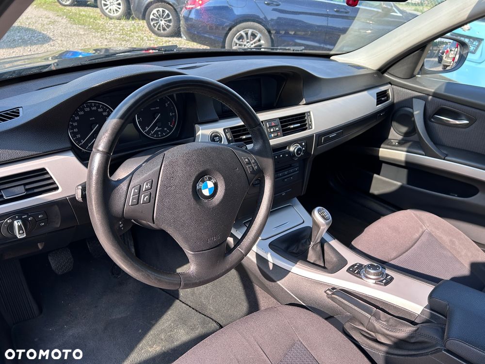 BMW Seria 3 318i Edition Exclusive - 8