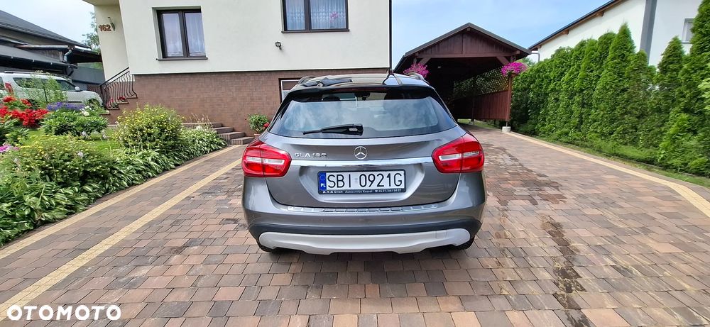 Mercedes-Benz GLA 180 Activity Edition - 12