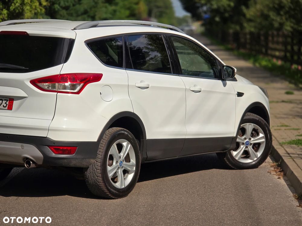 Ford Kuga 2.0 TDCi 2x4 Titanium - 40