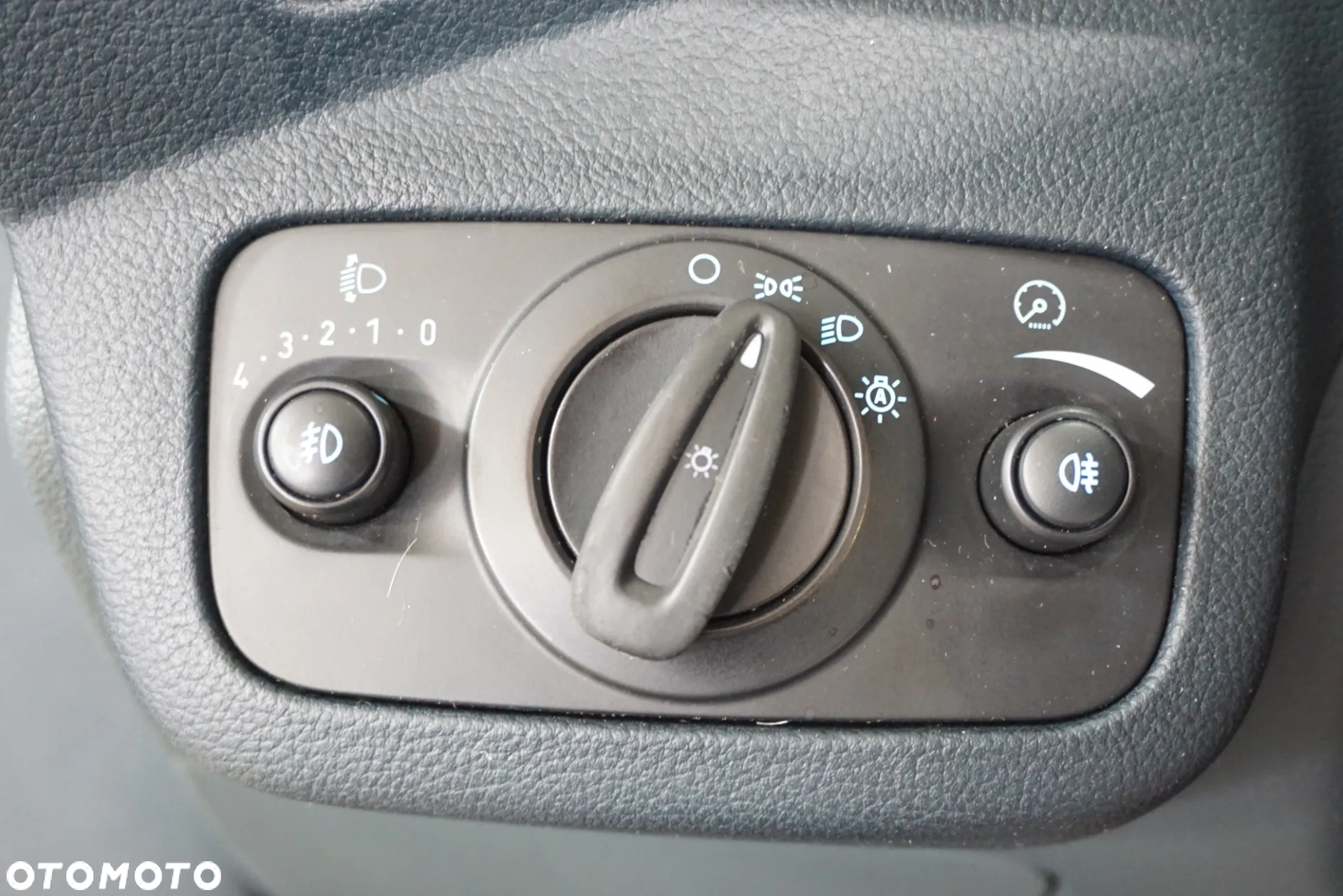 Ford C-MAX 1.6 Edition - 23