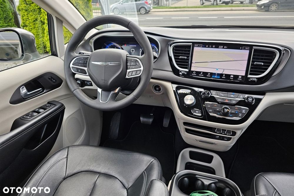 Chrysler Pacifica - 22