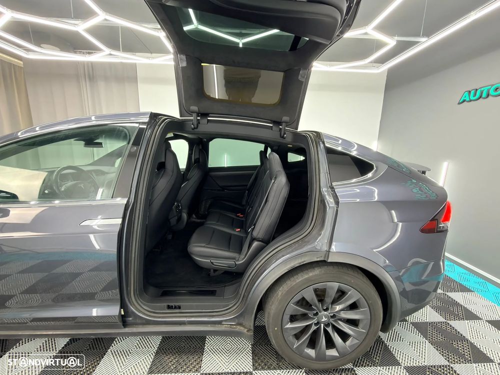 Tesla Model X 100D - 10