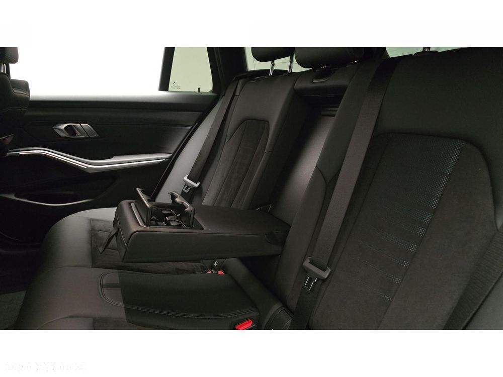 BMW Seria 3 320d xDrive M Sport sport - 23