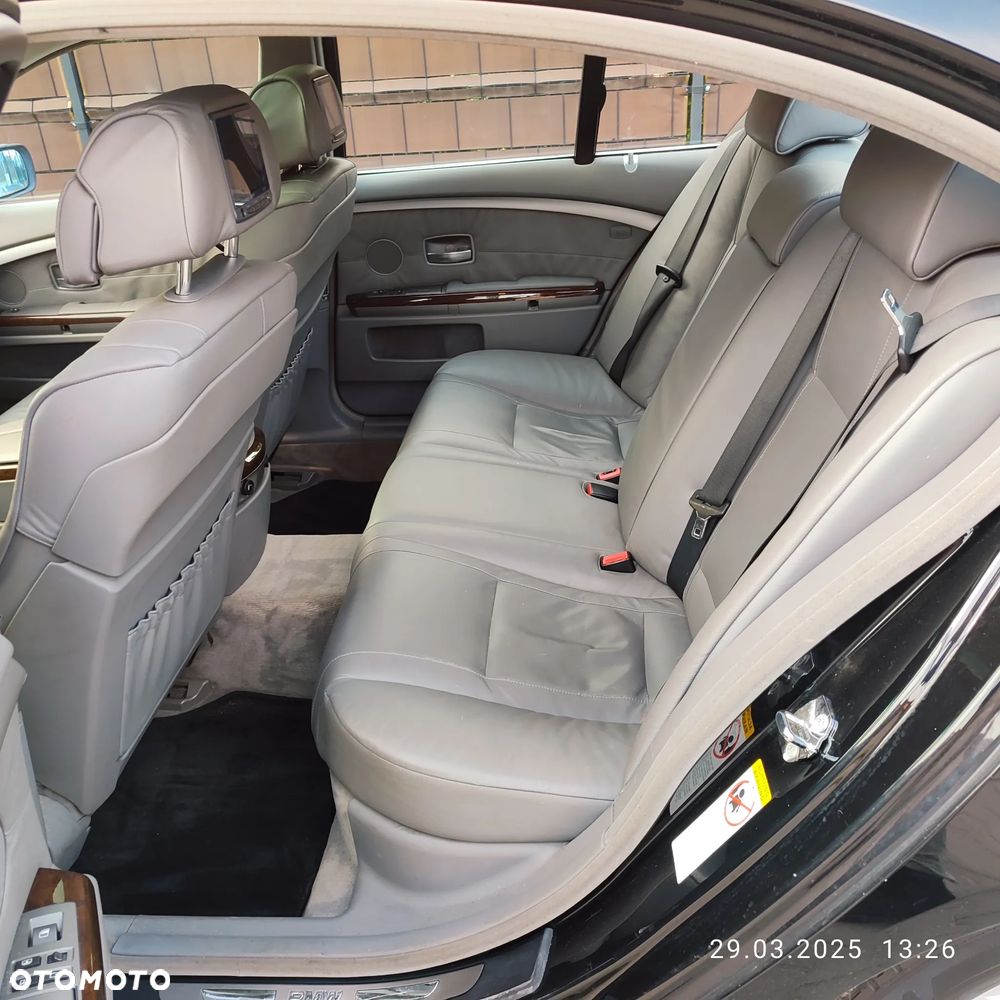 BMW Seria 7 745i - 9
