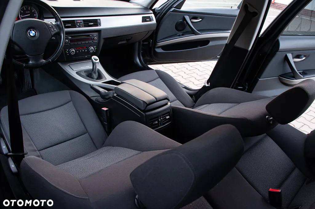 BMW Seria 3 318i Edition Sport - 32
