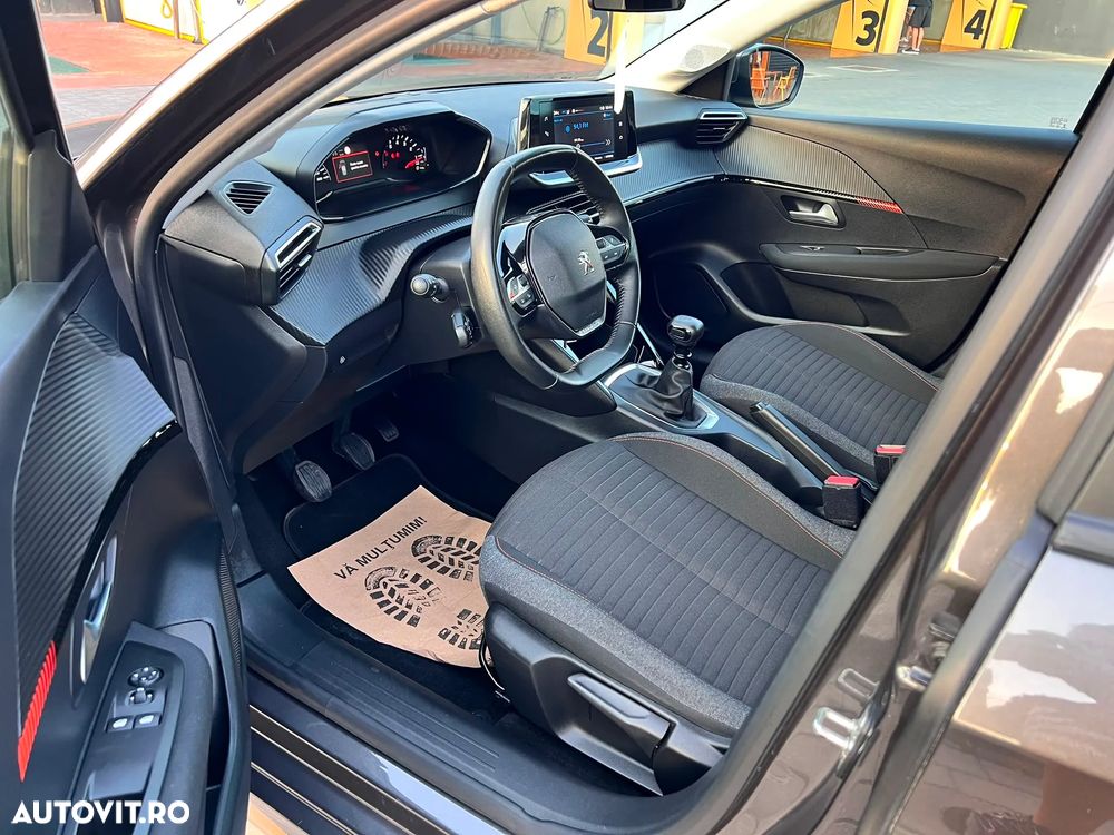 Peugeot 208 1.2 L PureTech Turbo STT Allure - 21