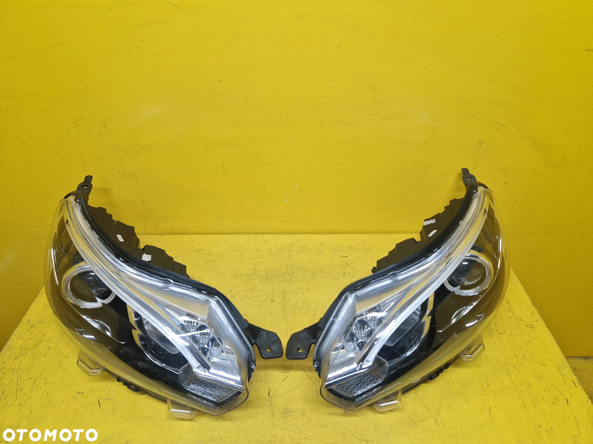 TOYOTA PROACE II 16- LAMPA LEWA PRAWA PRZOD 9808589980-00 - 6