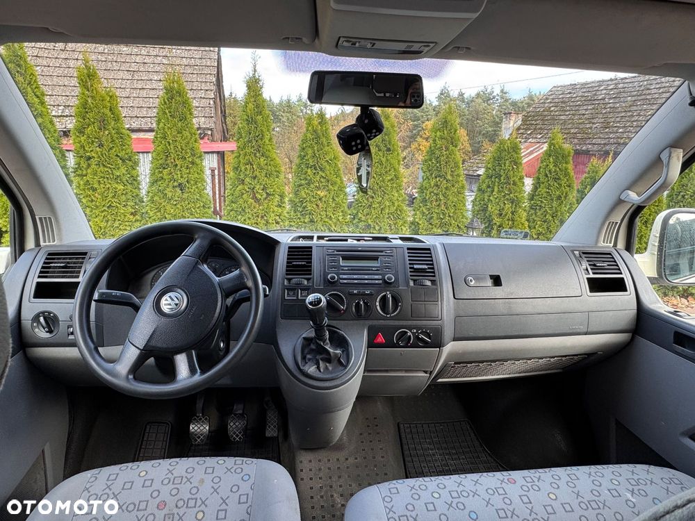 Volkswagen Caravelle - 18