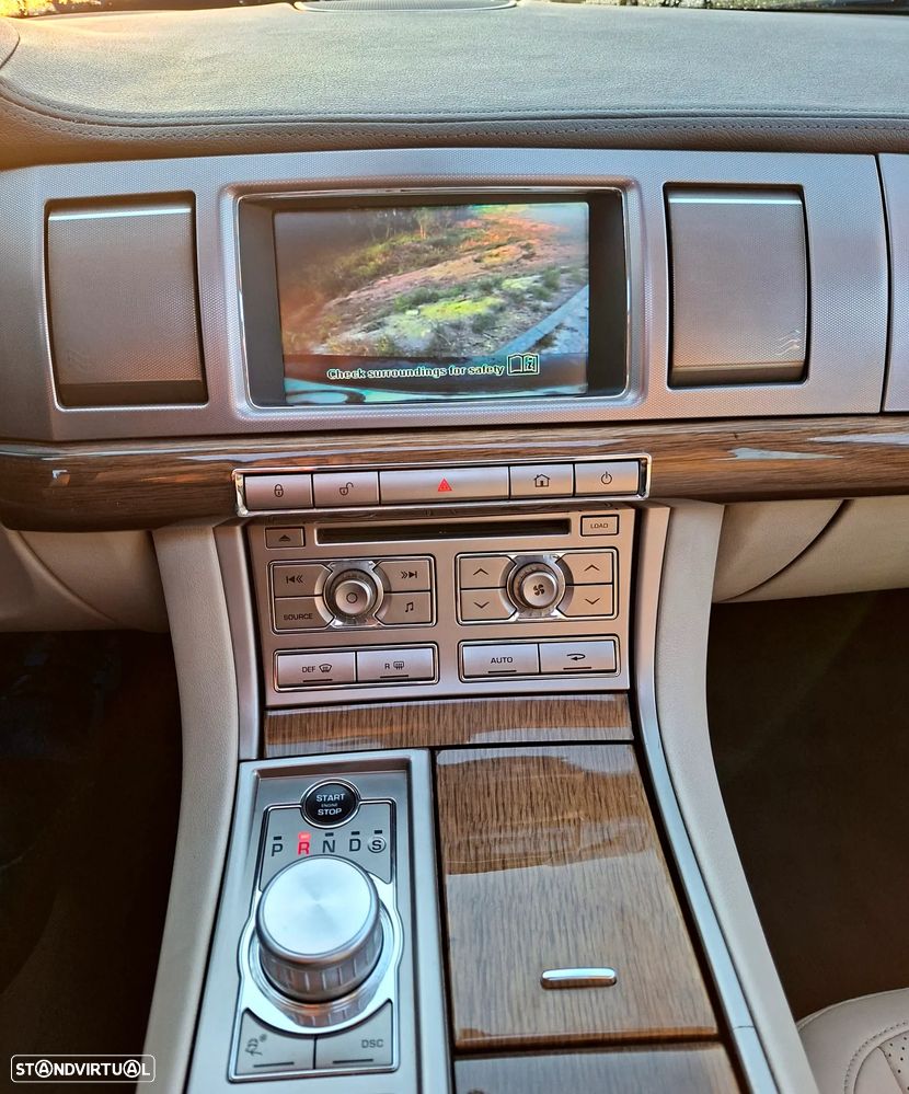 Jaguar XF 2.7 D V6 Premium Luxury - 15