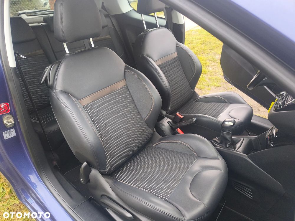 Peugeot 208 - 15
