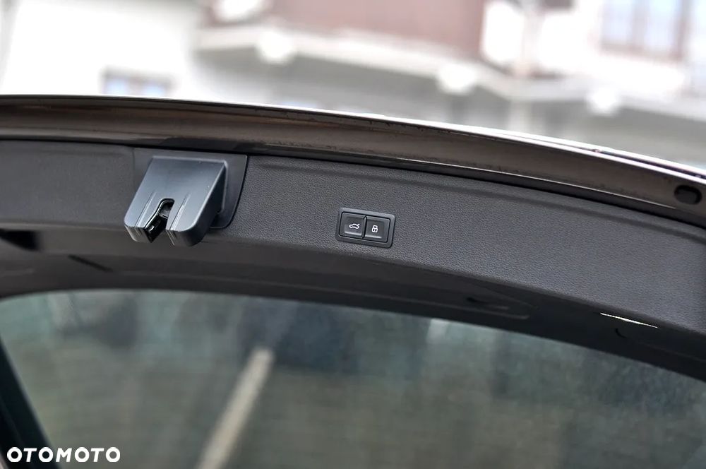 Audi A4 Avant 2.0 TDI DPF clean diesel multitronic S line Sportpaket - 17