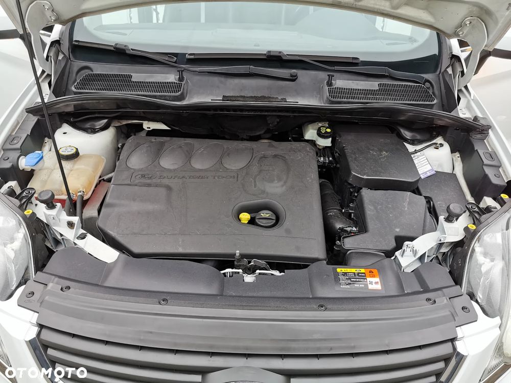 Ford Kuga 2.0 TDCi 2x4 Titanium - 38