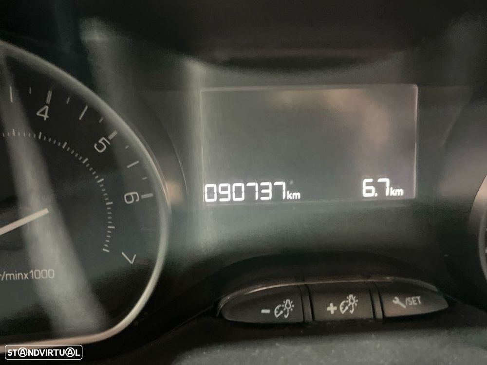 Peugeot 208 1.2 PureTech Style - 3