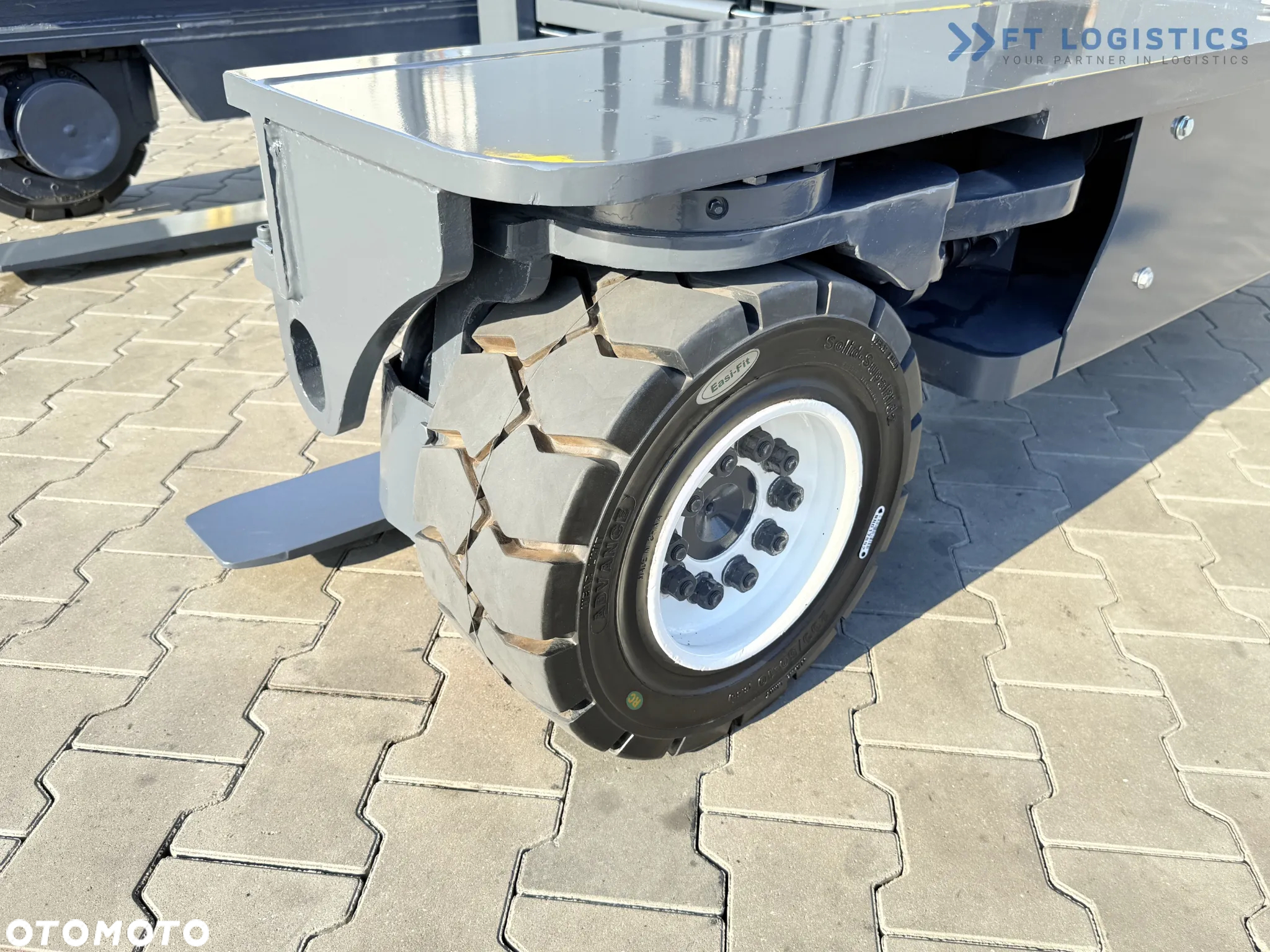 Combilift C5000 / DIESEL / TRIPLEX 6000MM / WOLNY SKOK / POZYCJONER WIDEŁ / WBUDOWANA WAGA / OGRZEWANIE / PEŁNA KABINA / STAN IDEALNY / zeroka oferta wózków czterokierunkowych i bocznych, dopasowanych do różnorodnych potrzeb i zastosowań - 5