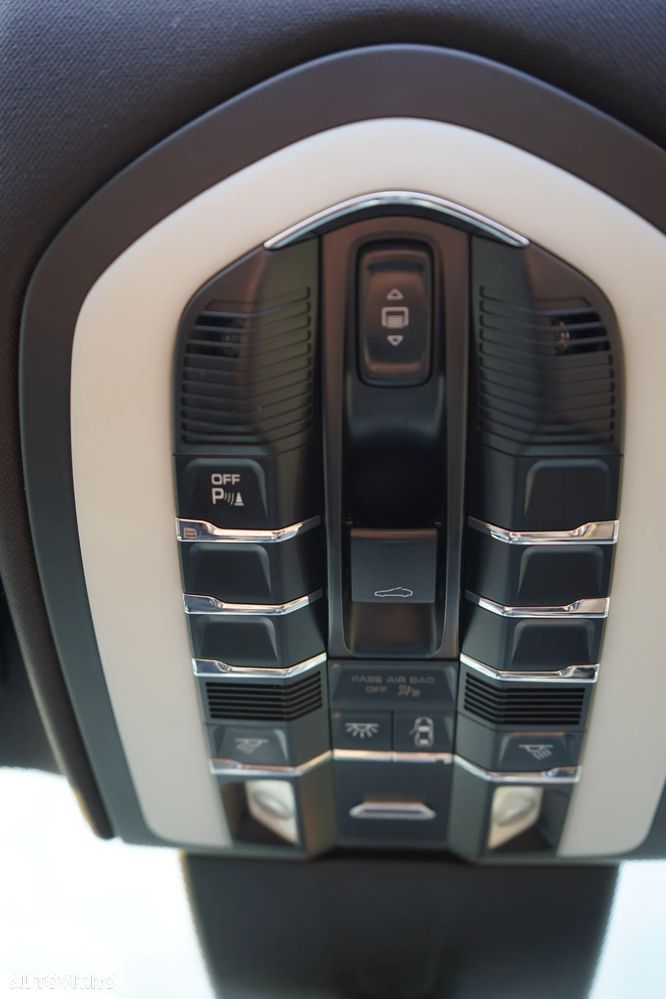 Porsche Cayenne - 29