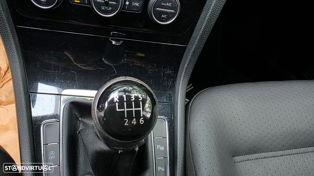 VW Golf 1.6 TDi R-Line - 40