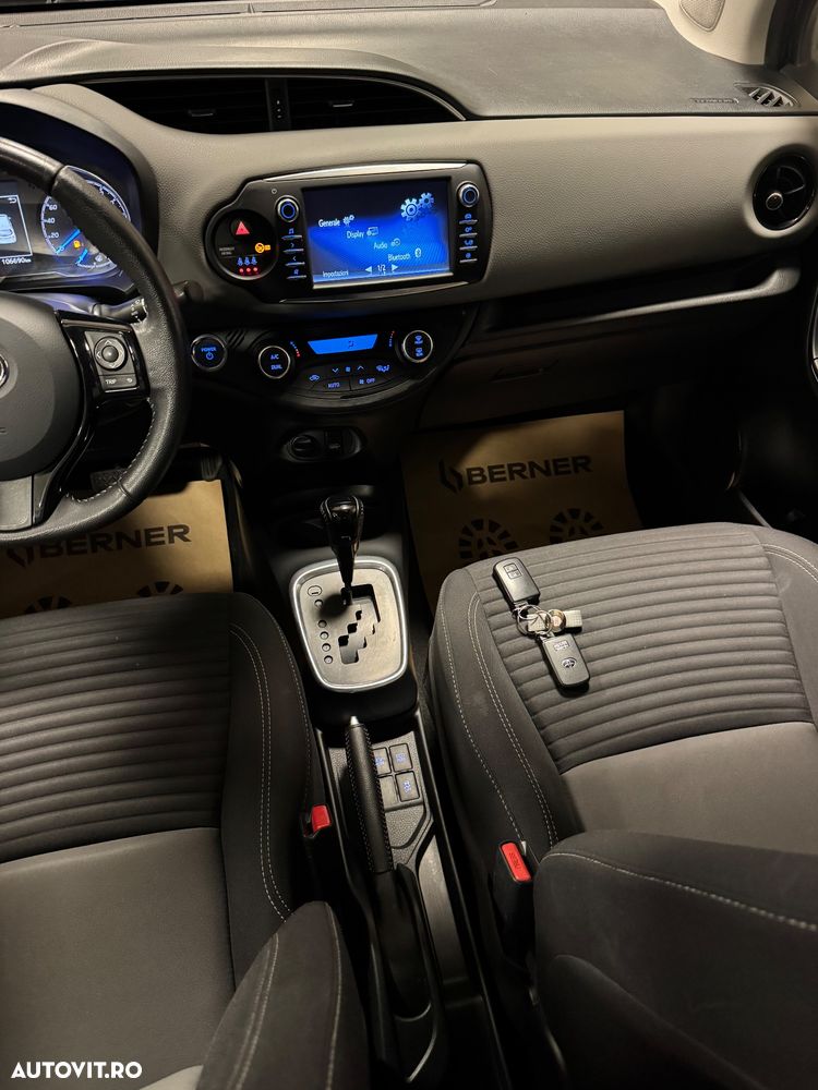 Toyota Yaris 1.5 VVT-i HSD Bi-Tone R&B - 13