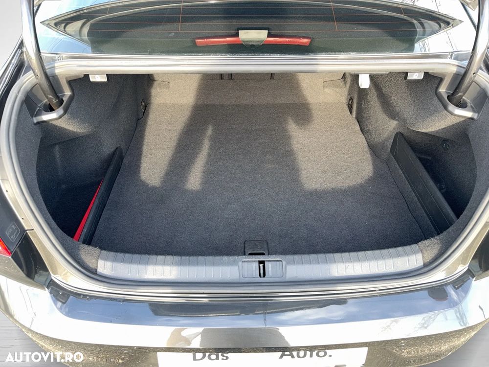 Volkswagen Passat 2.0 TDI DSG Comfortline - 13