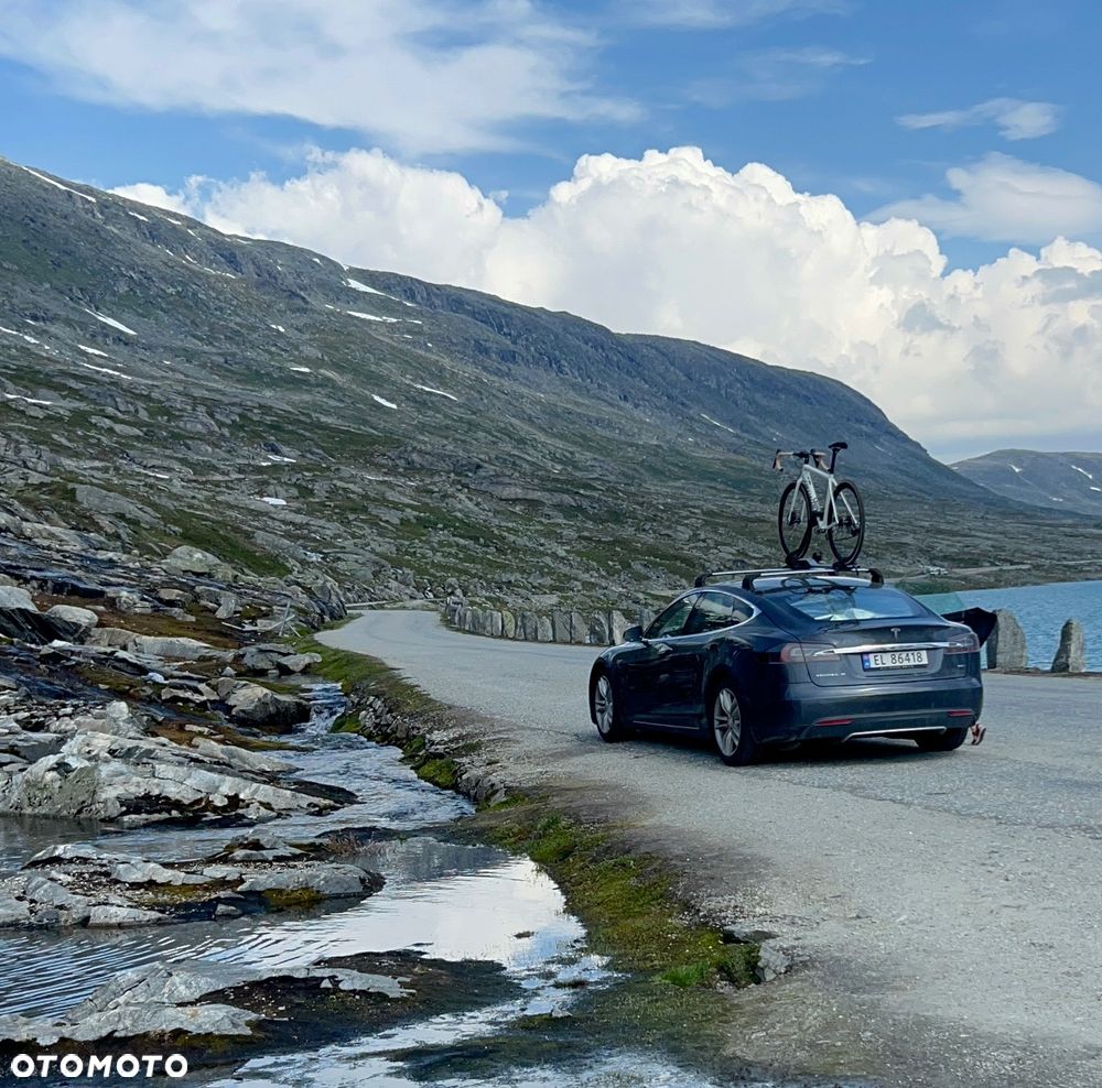 Tesla Model S - 6