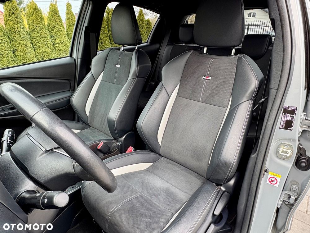 Toyota Yaris Hybrid 100 GR Sport - 25