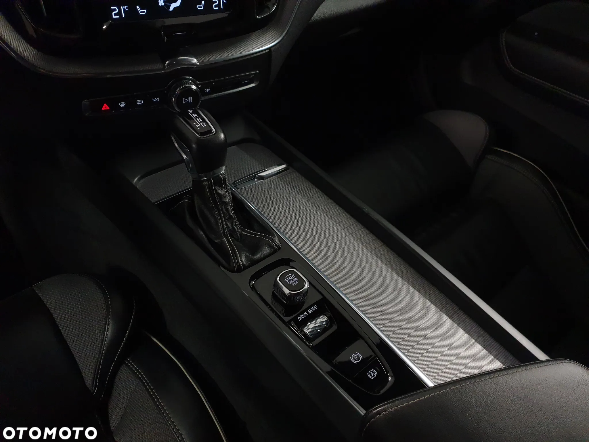 Volvo XC 60 D4 R-Design - 30